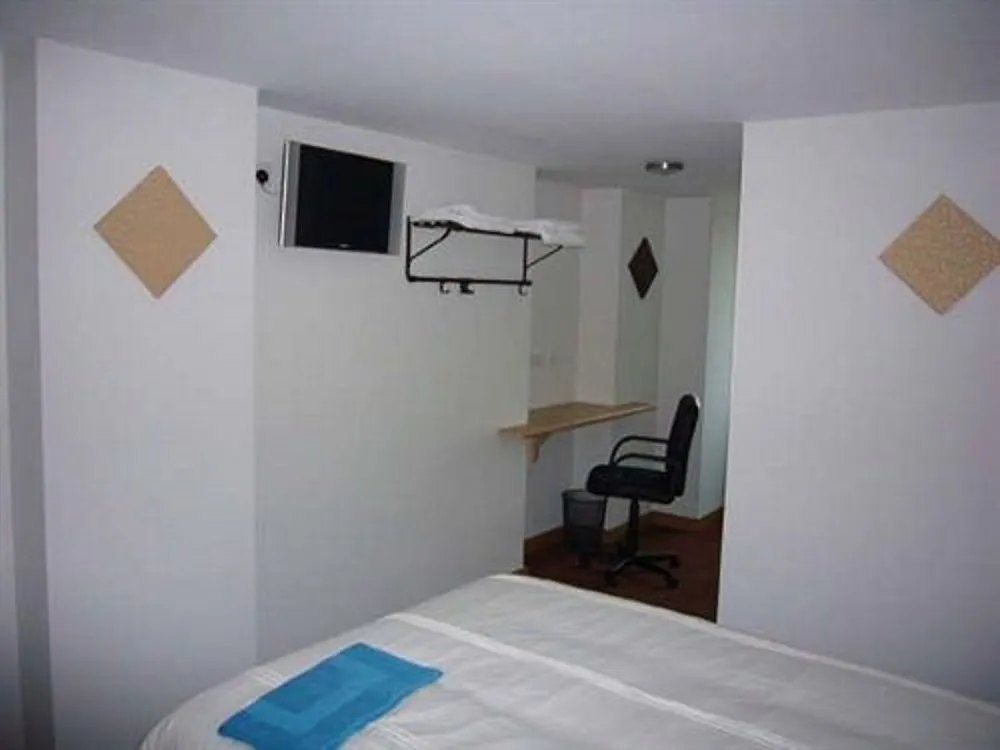 Hounslow Central Hotel 2*,